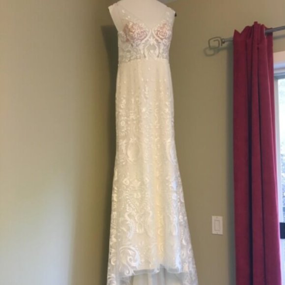 Elegant Tara Lauren Wedding Dress - Picture 5 of 13